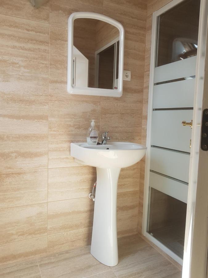 Lara Guest House Sfantu Gheorghe  ภายนอก รูปภาพ