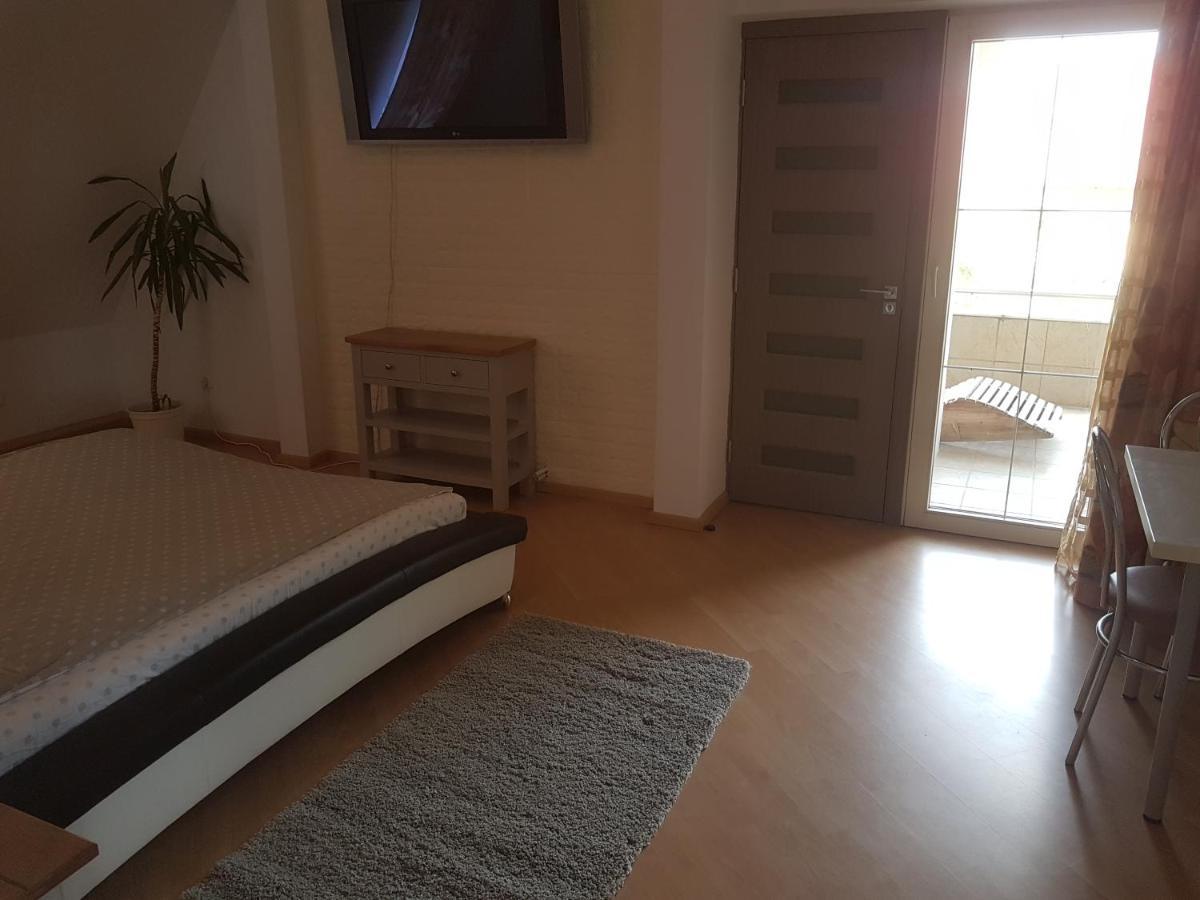 Lara Guest House Sfantu Gheorghe  ภายนอก รูปภาพ