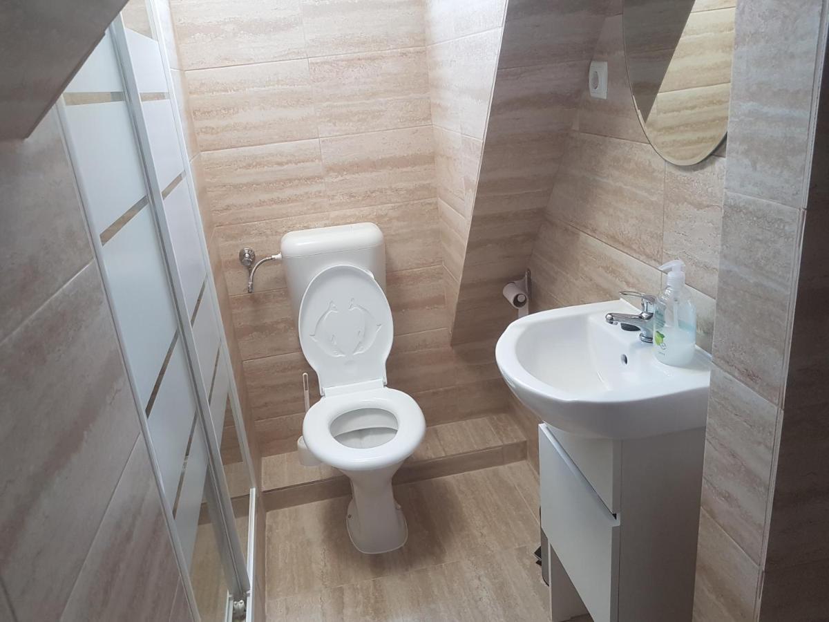 Lara Guest House Sfantu Gheorghe  ภายนอก รูปภาพ