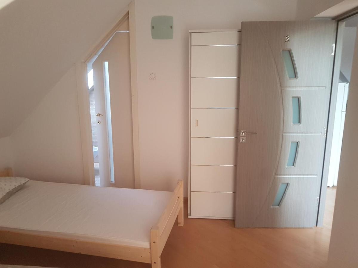 Lara Guest House Sfantu Gheorghe  ภายนอก รูปภาพ