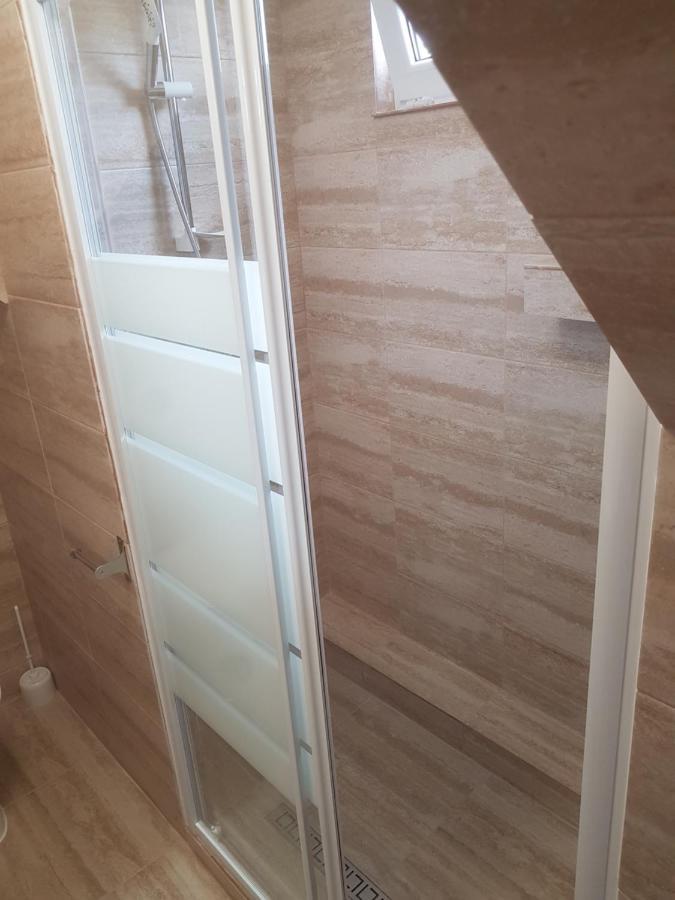 Lara Guest House Sfantu Gheorghe  ภายนอก รูปภาพ