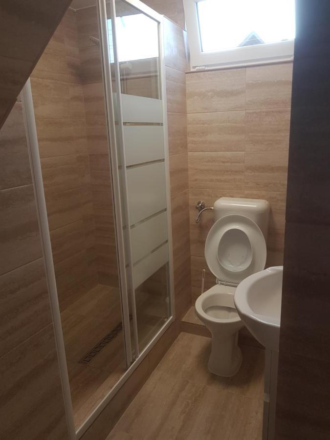 Lara Guest House Sfantu Gheorghe  ภายนอก รูปภาพ