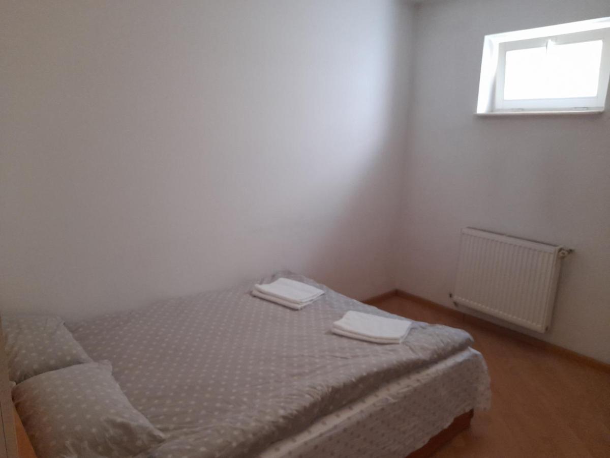 Lara Guest House Sfantu Gheorghe  ภายนอก รูปภาพ