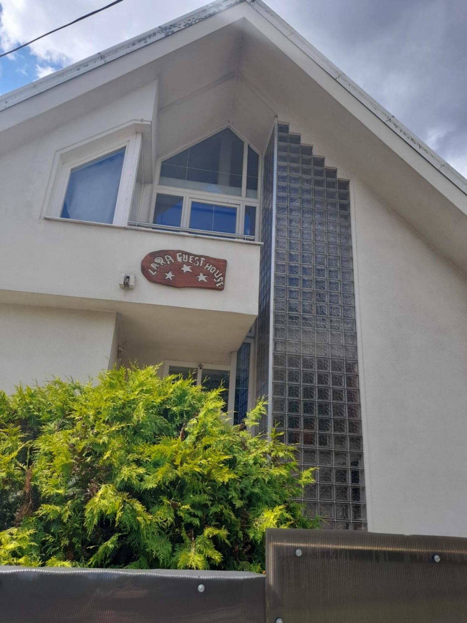 Lara Guest House Sfantu Gheorghe  ภายนอก รูปภาพ