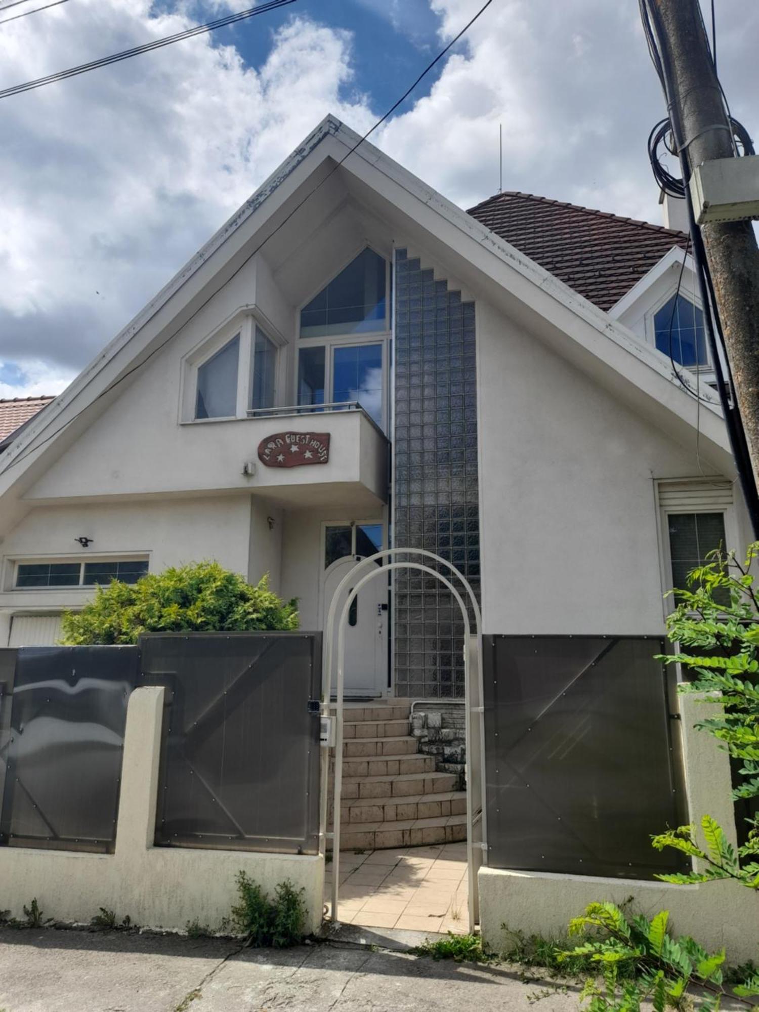 Lara Guest House Sfantu Gheorghe  ภายนอก รูปภาพ